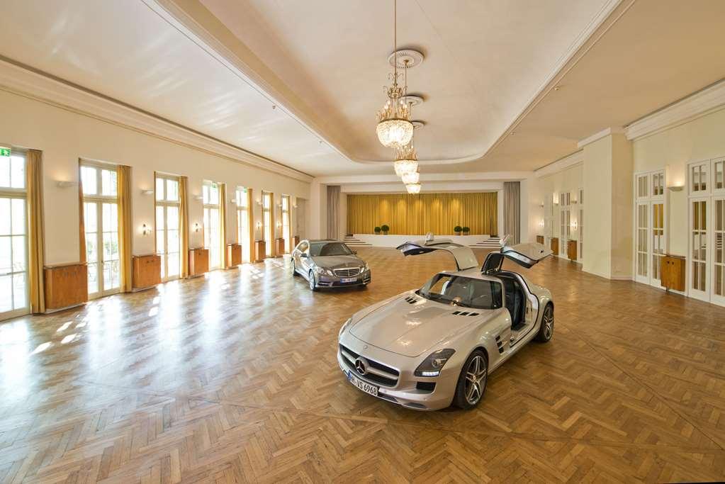 Privathotel Lindtner Hamburg Facilități foto Mercedes-Benz Museum