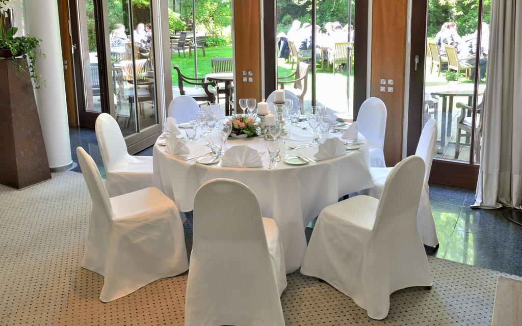 Privathotel Lindtner Hamburg Exterior foto A table set for a wedding reception